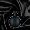 Heart of freesia, jasmine, rose on a warm musk-wood base