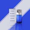 Woody‑aromatic scent with citrus freshness
