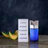 Top notes of rosemary, lime & lemongrass; base of cedar, sandalwood & amber