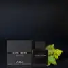 Smooth base of cashmere wood and musk