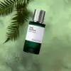 Cardamom‑saffron top, floral heart over oud‑tonka leather base