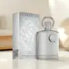 Elegant masculine perfume blending fruit freshness with deep woody musk depth
