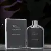 Modern woody‑oriental scent with patchouli, praline and cedar warmth
